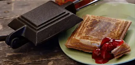 Sandwich pie iron creates delicious desserts at the campfire when sandwich iron cooking!